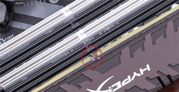 11-内存金手指上面的缺口对应内存插槽上的凸点