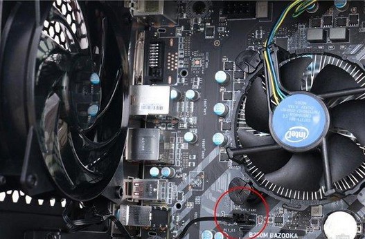 15-风扇供电线连接到主板的“SYS_FAN”接口