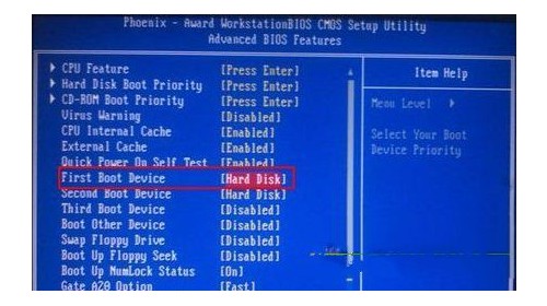 13-光标定位到在“First Boot Device”处